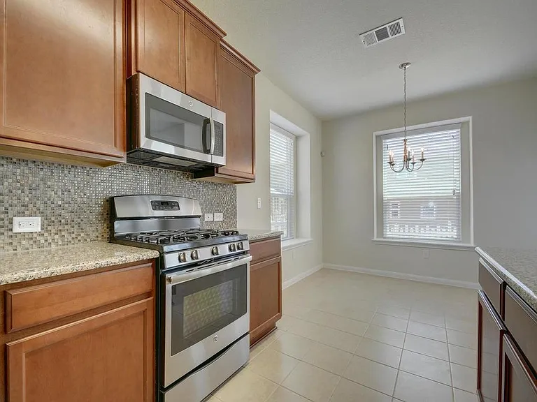 2015 Barker House Cv — Photo 13
