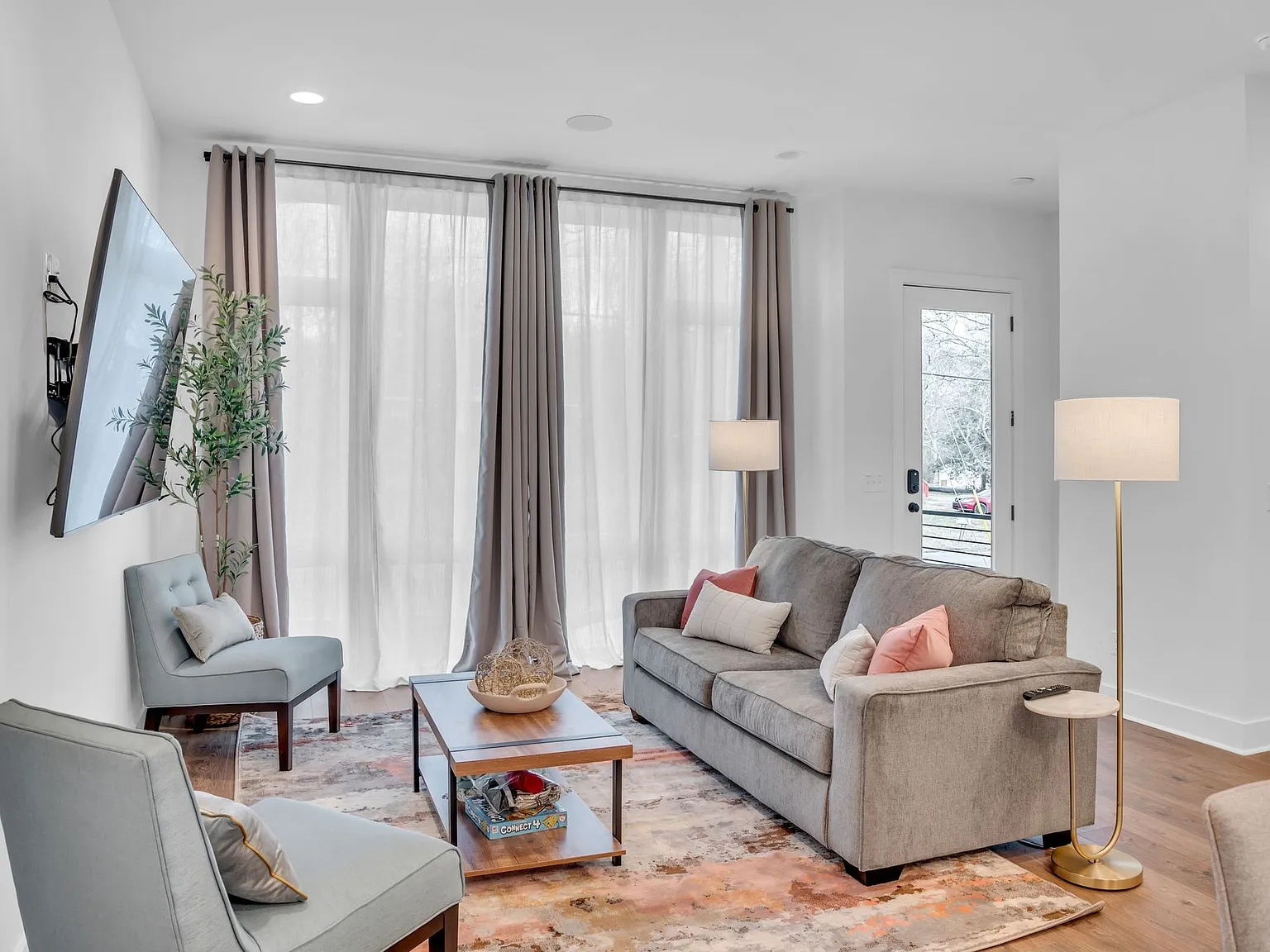 3 bed, 3.5 bath, 1959 sqft, $3,800 — Photo 3