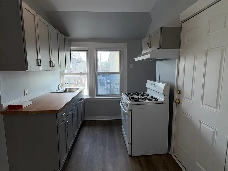 79 Wilson St #3 — Photo 9