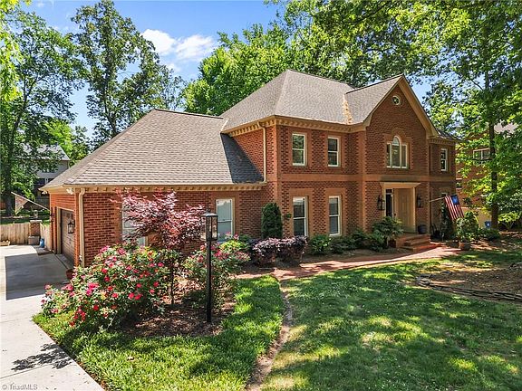 3rd image of 3903 Buncombe Dr