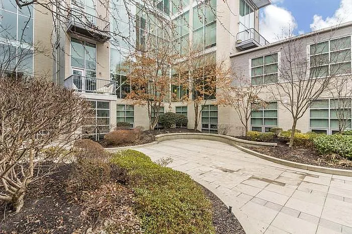 60 E Spring St #202 — Photo 4