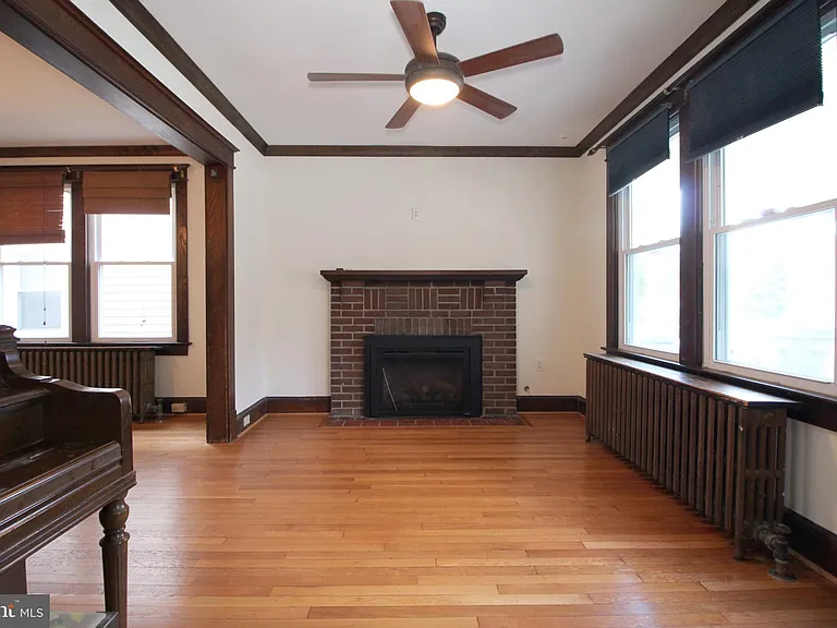 2417 Otis St NE — Photo 4