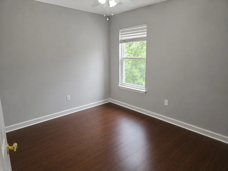 708 English Ivy — Photo 12