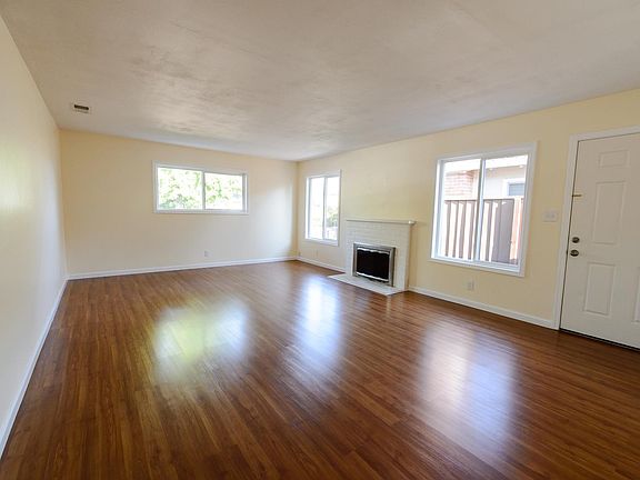 3rd image of 318 Penn Way
