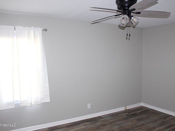 5th image of 2104 Sandalwood Pl