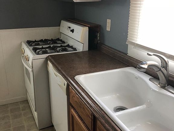 4th image of 22 Meadow Ln