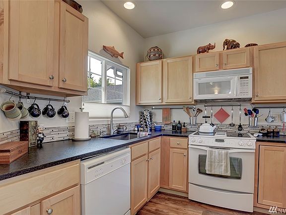 3rd image of 11601 Foothills Pl NW