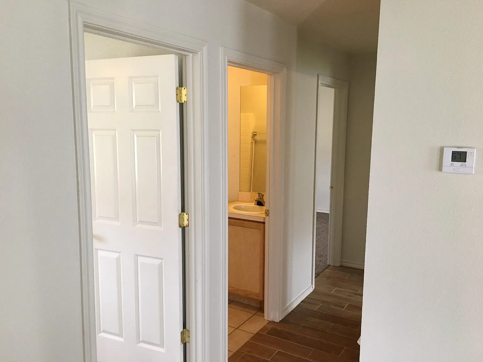 208 Dean Ct — Photo 3