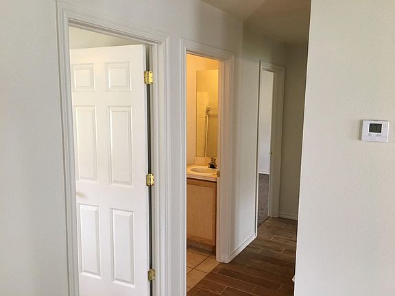 3rd image of 208 Dean Ct