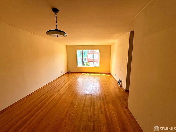 4th image of 165 Burnside Ave