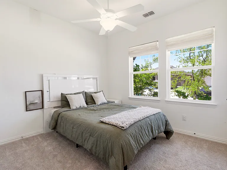 721 Declaration Dr — Photo 5