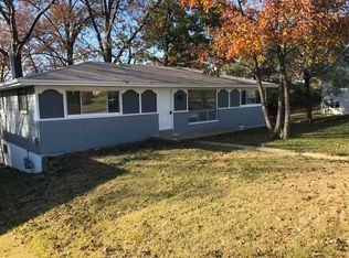 27 S Laclede Station Rd, Saint Louis, MO 63119