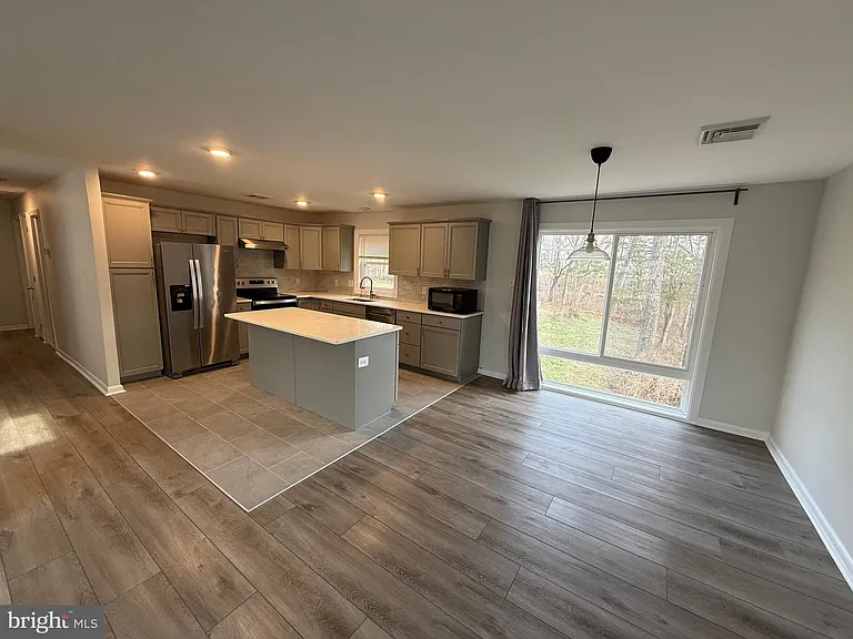 874 Oakdale Dr — Photo 6