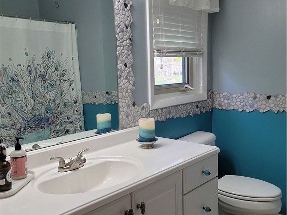 4th image of 1 Clover Ln