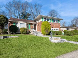 18 Chapin Rd, Farmingdale, NY 11735