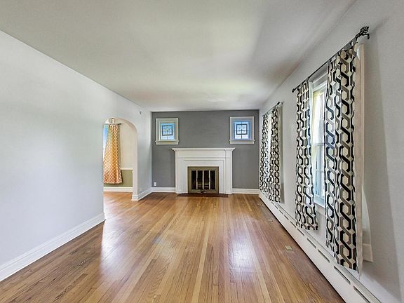 2nd image of 864 Park Ave W