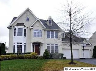 8 Huggins Ln, Manalapan, NJ 07726