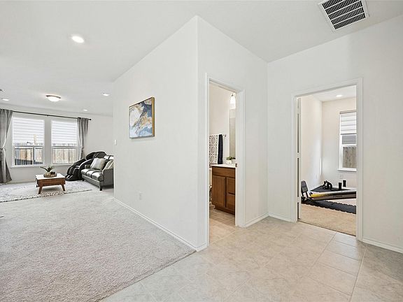 4th image of 402 Lynwood Gold Way
