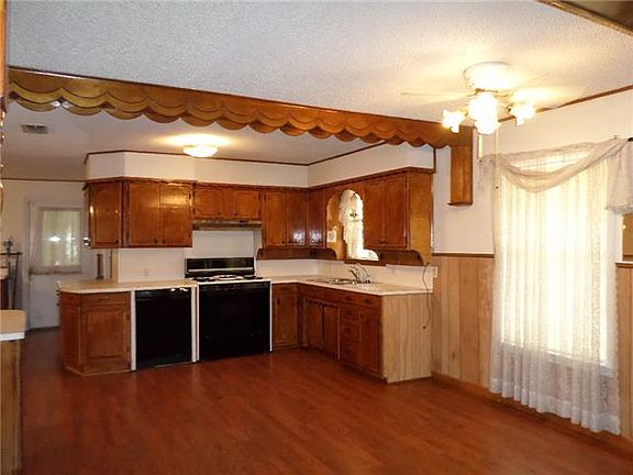 5th image of 311 Rock St