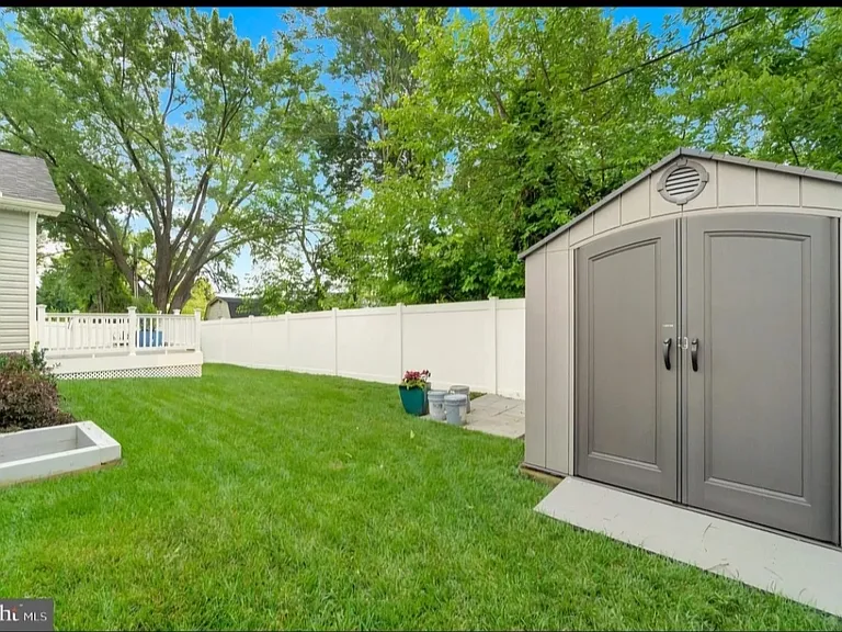106 Ridgeway St — Photo 10
