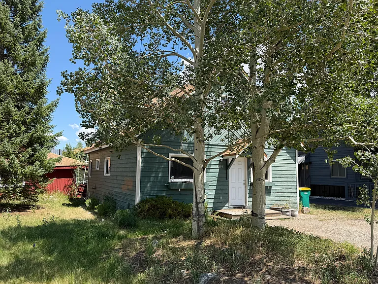 609 Belford St — Photo 6