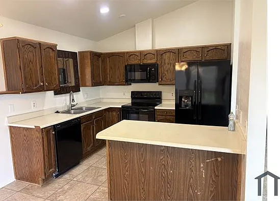 4 bed, 2040 sqft, $2,350 — Photo 4