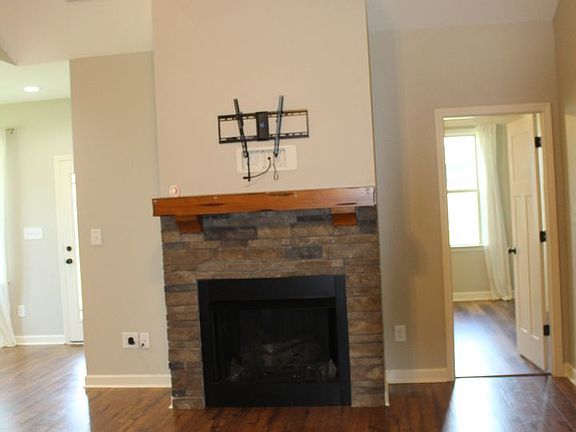 2nd image of 224 Planters Ridge Dr