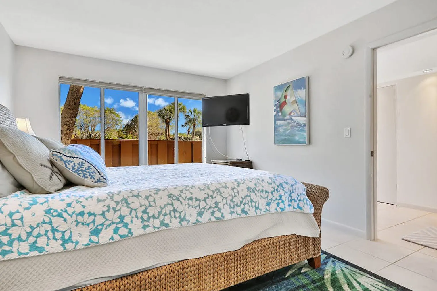 1 bed, 2.0 bath, 1076 sqft, $5,696 — Photo 4