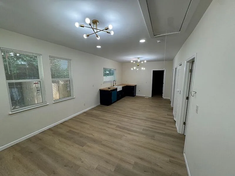 3 bed, 2.0 bath, 1350 sqft, $1,450 — Photo 2