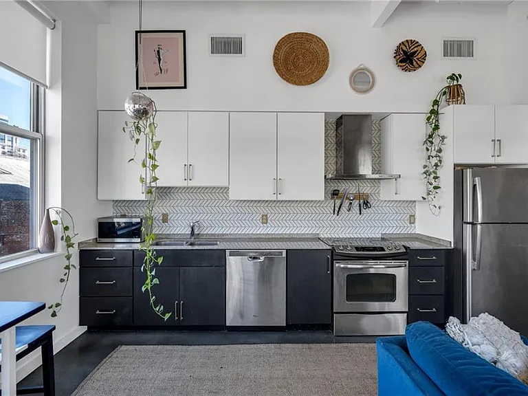835 Julia St #4 — Photo 6