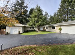 1099 Parkview Dr, Brookings, OR 97415