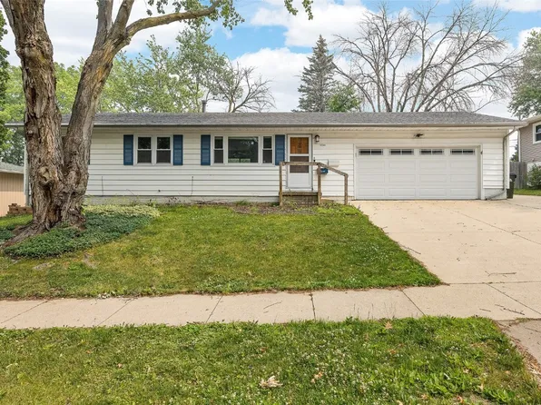 1404 Hollywood Blvd, Iowa City, IA 52240