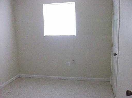 3rd image of 825 Flood St