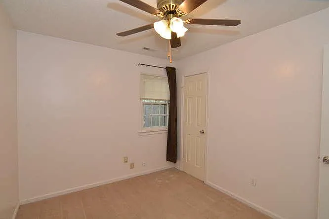 3 bed, 1132 sqft, $1,925 — Photo 4