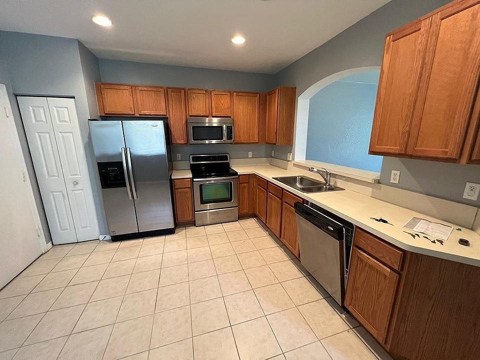2nd image of 1O1O Willow Pl