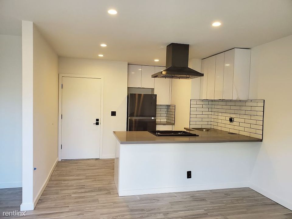 1st image of 300 Bay St APT 15