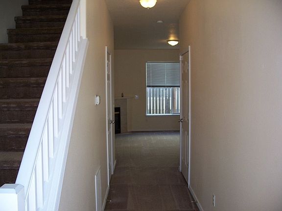 4th image of 4219 SE Russell St