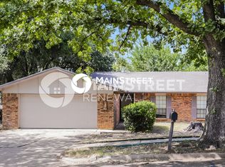 6515 Forestview Dr, Arlington, TX 76016