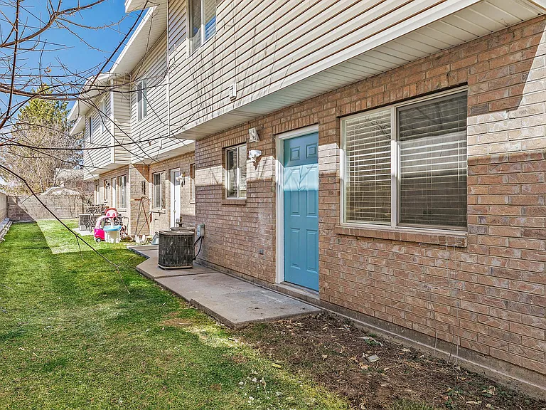 205 N Geneva Rd #13 — Photo 19