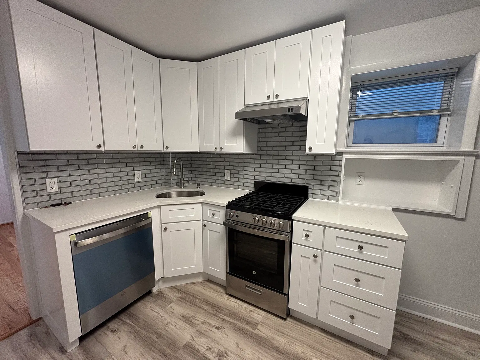3 bed, 1200 sqft, $4,500 — Photo 2