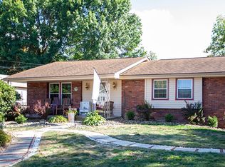 420 Oxford Dr, Greensburg, PA 15601