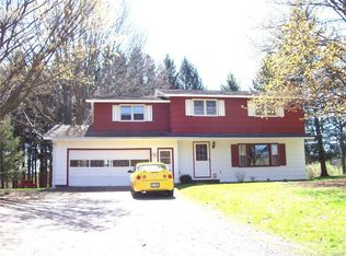 7912 Green Lakes Rd, Fayetteville, NY 13066