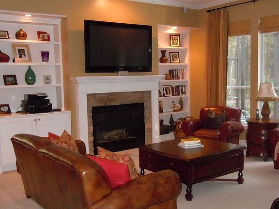 3rd image of 633 S Pokeberry Pl