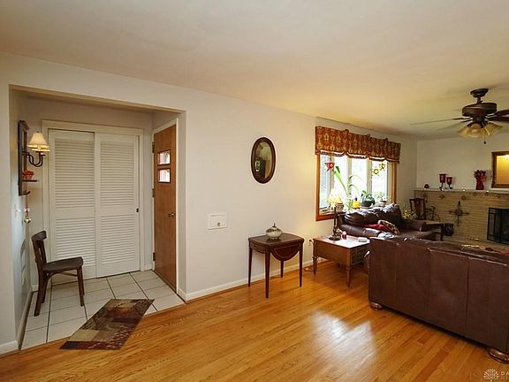 4th image of 2428 Carol Dr