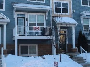 1674 Village Trl E UNIT 2, Maplewood, MN 55109