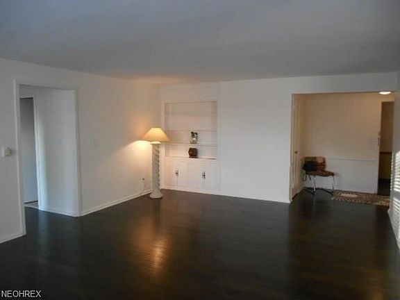 4th image of 19201 Van Aken Blvd #504