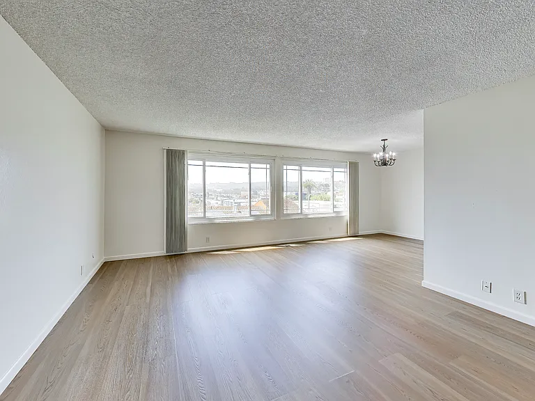 310 Castle St — Photo 2