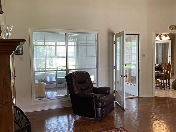 3rd image of 104 Strasbourg Dr