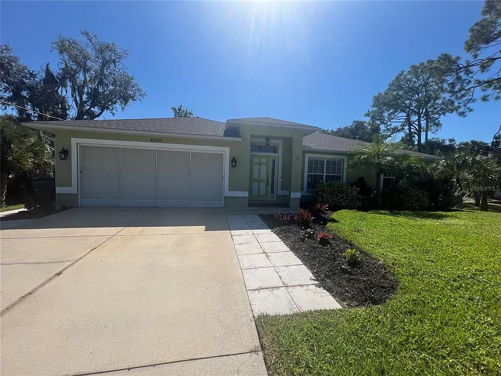 3 bed, 2.0 bath, 1249 sqft, $2,350 — Photo 1