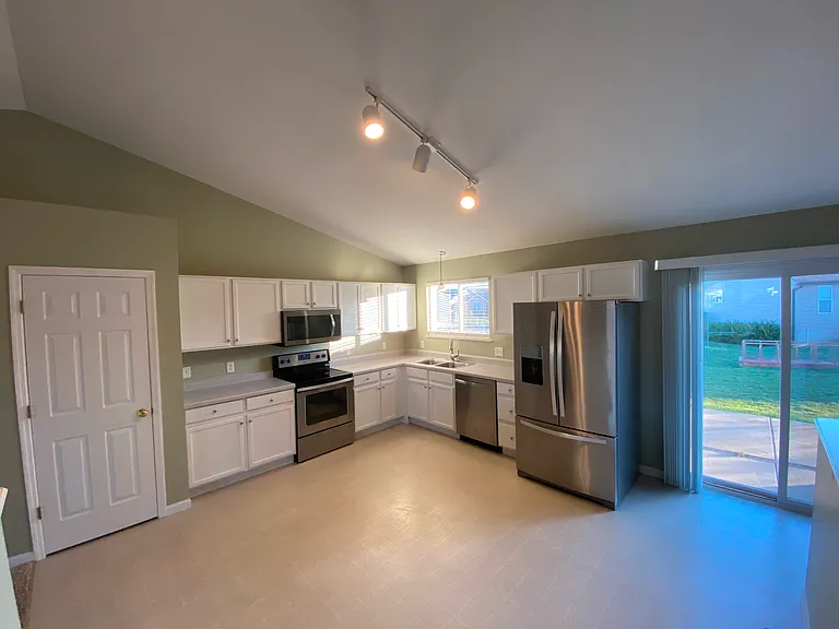 301 Double Creek Dr — Photo 6
